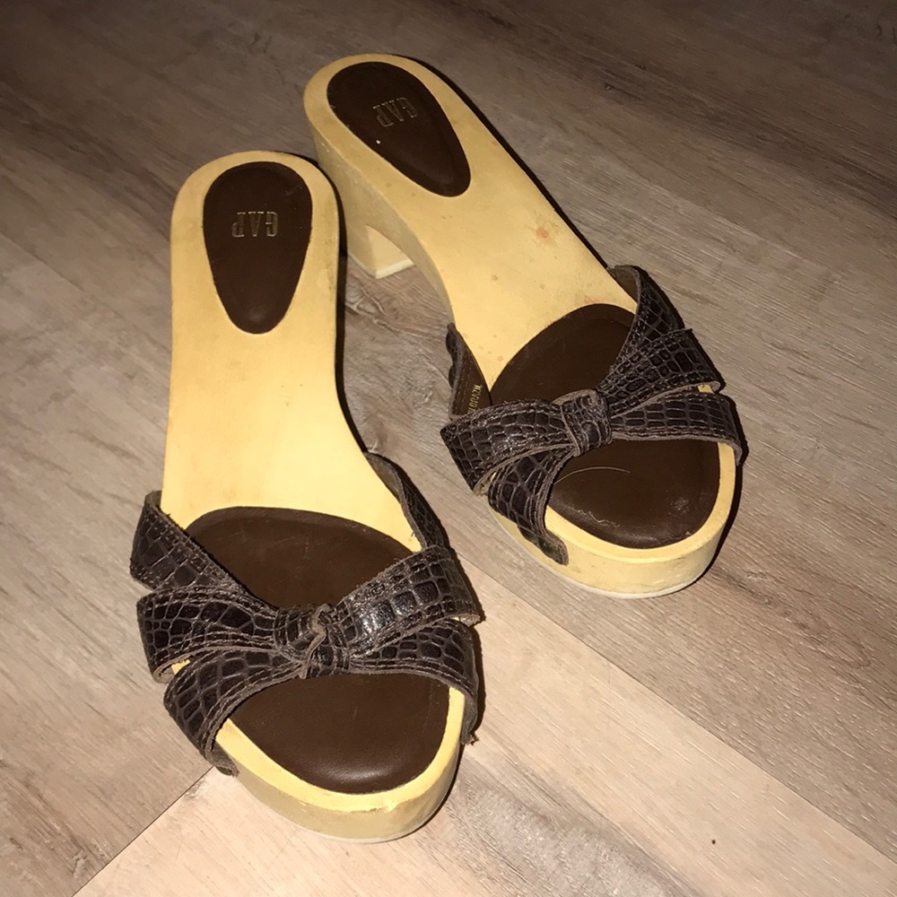 Women’s GAP Clogs Brown Size 10